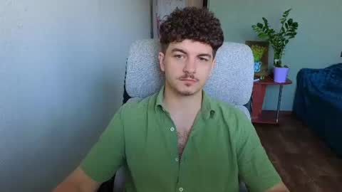 Snapshot of hellish_sugar chatting on 06-08-26, 04:46 Remy online show from 06-08-26, 04:46