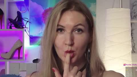 Snapshot of hello_lisha chatting on 01-10-25, 11:22 Alisia  Monday to Friday from 10 am to 4 pm GMT 2 online show from 01-10-25, 11:22