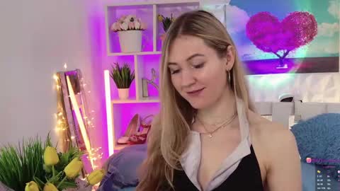 Snapshot of hello_lisha chatting on 02-03-25, 11:42 Alisia  Monday to Friday from 10 am to 4 pm GMT 2 online show from 02-03-25, 11:42