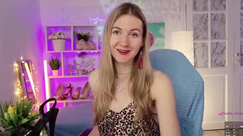 Snapshot of hello_lisha chatting on 02-14-25, 09:13 Alisia  Monday to Friday from 10 am to 4 pm GMT 2 online show from 02-14-25, 09:13