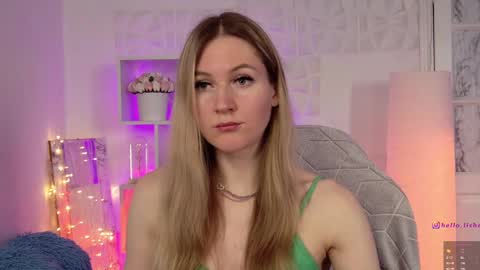 Snapshot of hello_lisha chatting on 03-05-25, 09:05 Alisia  Monday to Friday from 10 am to 4 pm GMT 2 online show from 03-05-25, 09:05