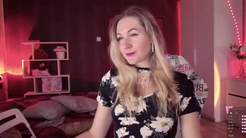 Snapshot of hello_lisha chatting on 09-25-25, 08:18 Alisia  Monday to Friday from 10 am to 4 pm GMT 2 online show from 09-25-25, 08:18