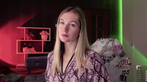 Snapshot of hello_lisha chatting on 10-20-25, 08:15 Alisia  Monday to Friday from 10 am to 4 pm GMT 2 online show from 10-20-25, 08:15