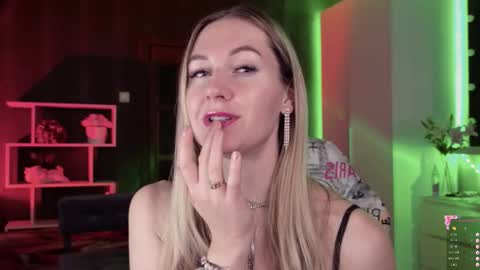 Snapshot of hello_lisha chatting on 10-27-25, 08:18 Alisia  Monday to Friday from 10 am to 4 pm GMT 2 online show from 10-27-25, 08:18