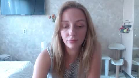 Snapshot of hellokittykaty chatting on 09-10-25, 06:35 Victory online show from 09-10-25, 06:35