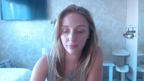 Snapshot of hellokittykaty chatting on 09-12-25, 06:35 Victory online show from 09-12-25, 06:35