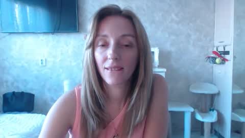 Snapshot of hellokittykaty chatting on 09-29-25, 06:18 Victory online show from 09-29-25, 06:18