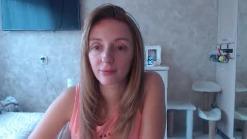 Snapshot of hellokittykaty chatting on 10-06-25, 06:11 Victory online show from 10-06-25, 06:11