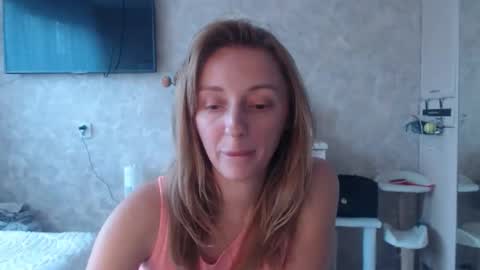 Snapshot of hellokittykaty chatting on 10-10-25, 06:34 Victory online show from 10-10-25, 06:34