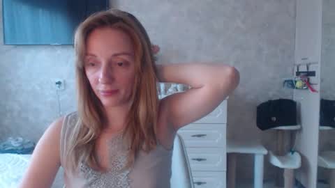 Snapshot of hellokittykaty chatting on 10-16-25, 06:25 Victory online show from 10-16-25, 06:25