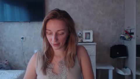 Snapshot of hellokittykaty chatting on 11-07-25, 06:35 Victory online show from 11-07-25, 06:35