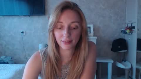 Snapshot of hellokittykaty chatting on 11-14-25, 06:45 Victory online show from 11-14-25, 06:45