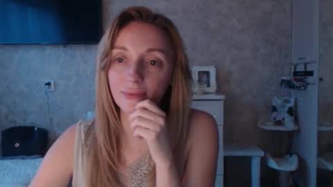 Snapshot of hellokittykaty chatting on 11-17-25, 06:19 Victory online show from 11-17-25, 06:19