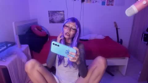 Raven and Momo online show from 11-03-25, 09:27