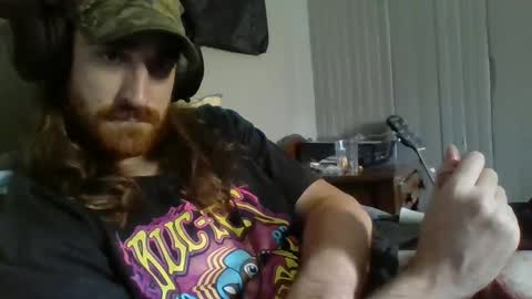 Snapshot of hellothereimcoolyo chatting on 09-15-25, 09:04 longhairbeardedguy online show from 09-15-25, 09:04