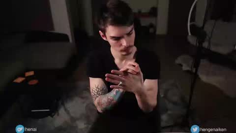 Snapshot of hengen_aiken chatting on 02-25-25, 06:31 Hengen Aiken online show from 02-25-25, 06:31