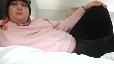 Snapshot of henmasterson chatting on 12-15-25, 01:04 henmasterson online show from 12-15-25, 01:04