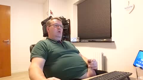 henrikrp1971 online show from 02-06-25, 09:17