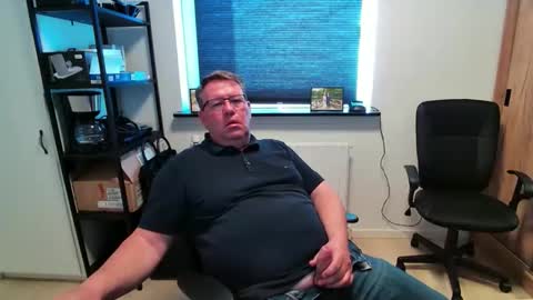 Snapshot of henrikrp1971 chatting on 04-30-26, 01:28 henrikrp1971 online show from 04-30-26, 01:28