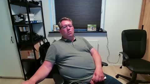 Snapshot of henrikrp1971 chatting on 05-03-26, 06:25 henrikrp1971 online show from 05-03-26, 06:25