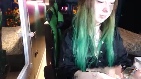 Snapshot of hentaishiing chatting on 05-19-26, 04:13 Hentaishiing online show from 05-19-26, 04:13