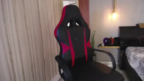 Snapshot of hera_divine chatting on 11-06-25, 09:37 HERA online show from 11-06-25, 09:37