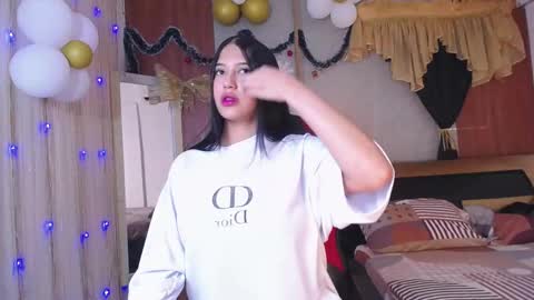 Snapshot of hera_divine chatting on 12-03-25, 07:01 HERA online show from 12-03-25, 07:01