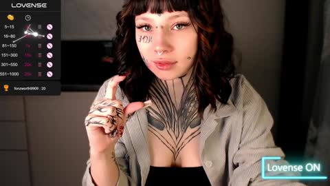 Snapshot of herbal_helpmepls chatting on 01-21-25, 06:45 dirty Diana online show from 01-21-25, 06:45