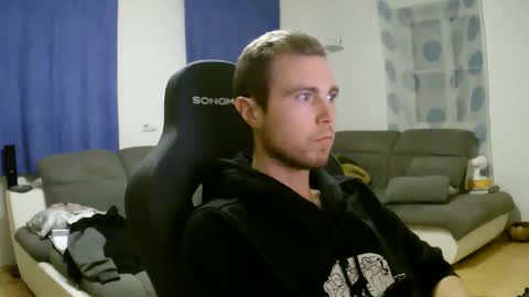 Snapshot of herbstenden chatting on 01-08-26, 06:54 John Pearl online show from 01-08-26, 06:54