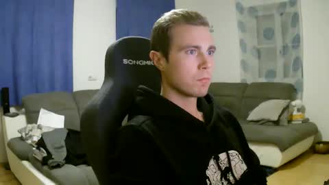 Snapshot of herbstenden chatting on 01-18-26, 08:12 John Pearl online show from 01-18-26, 08:12