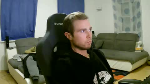 Snapshot of herbstenden chatting on 02-03-26, 08:14 John Pearl online show from 02-03-26, 08:14