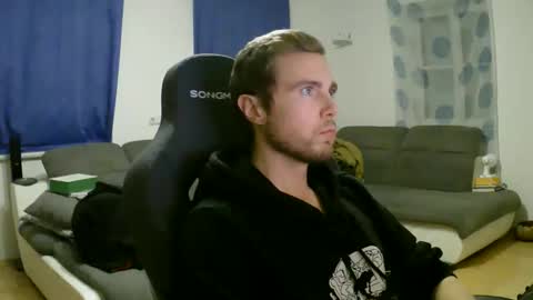 Snapshot of herbstenden chatting on 02-09-26, 09:08 John Pearl online show from 02-09-26, 09:08