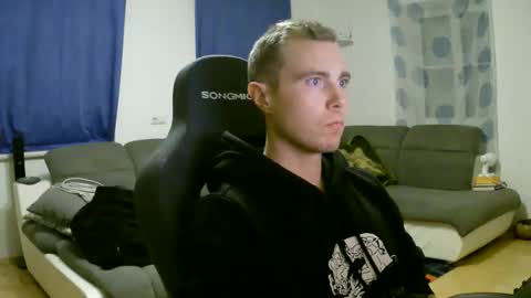 Snapshot of herbstenden chatting on 02-11-26, 07:19 John Pearl online show from 02-11-26, 07:19