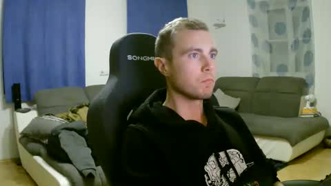 Snapshot of herbstenden chatting on 02-16-26, 07:32 John Pearl online show from 02-16-26, 07:32