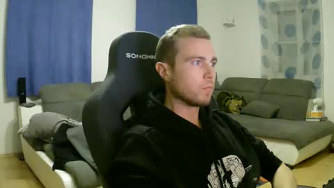 Snapshot of herbstenden chatting on 02-25-26, 08:07 John Pearl online show from 02-25-26, 08:07