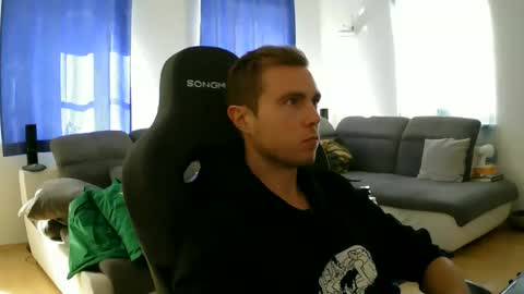 Snapshot of herbstenden chatting on 03-06-26, 10:23 John Pearl online show from 03-06-26, 10:23