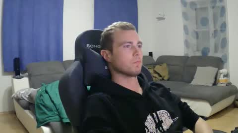 Snapshot of herbstenden chatting on 03-07-26, 08:50 John Pearl online show from 03-07-26, 08:50