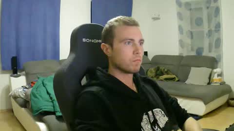 Snapshot of herbstenden chatting on 03-09-26, 07:07 John Pearl online show from 03-09-26, 07:07