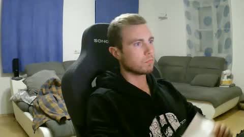 Snapshot of herbstenden chatting on 03-17-26, 07:28 John Pearl online show from 03-17-26, 07:28