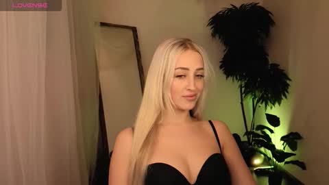 Elise online show from 03-24-26, 02:05