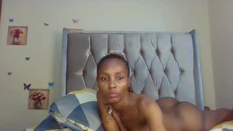 Snapshot of hergirl6 chatting on 01-19-26, 04:49 Miah Jay online show from 01-19-26, 04:49