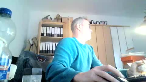 Snapshot of hering76 chatting on 12-31-24, 08:26 hering76 online show from 12-31-24, 08:26
