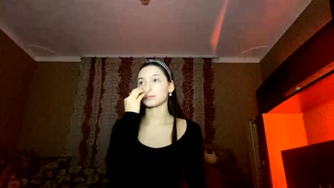 Poly online show from 10-25-25, 02:35