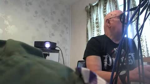 Snapshot of hermeneutika chatting on 09-30-25, 12:21 mature online show from 09-30-25, 12:21