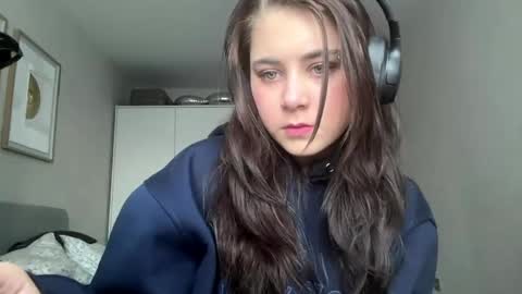 Juliana online show from 04-21-26, 02:34