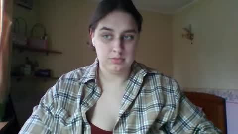 hess_luna_ online show from 11-12-25, 10:04