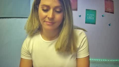 Hestesiaxx online show from 11-27-25, 10:56