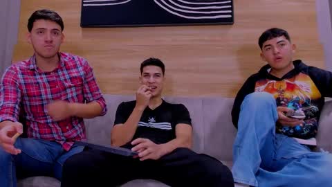 heteros men online show from 12-17-25, 01:50