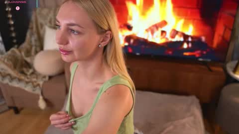 Snapshot of hey_becky chatting on 02-23-26, 08:12 Becky online show from 02-23-26, 08:12