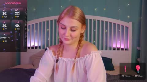 Snapshot of hey_cassie chatting on 10-02-25, 03:19 hey_cassie online show from 10-02-25, 03:19